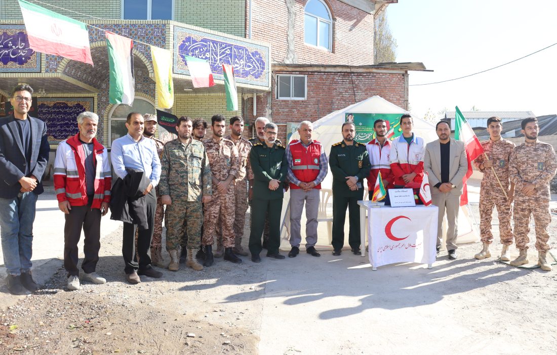 میز خدمت جهادی پیش از نماز جمعه سیمرغ با حضور مسئولان دستگاه‌های اجرایی برگزار شد