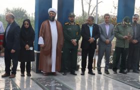 غبارروبی مزار شهدای شهرستان همزمان با هفته بسیج انجام شد