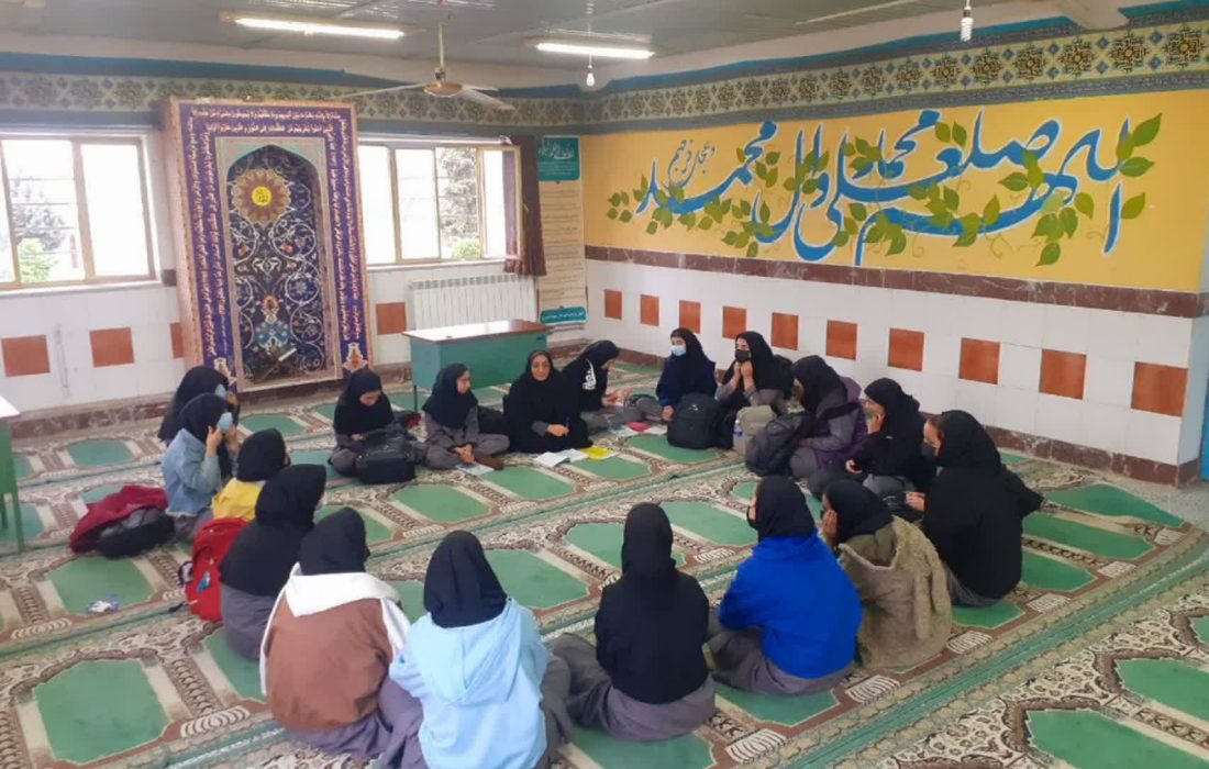 برگزاری جهاد تبیین حادثه تروریستی ۱۸ و ۱۹ دی با حضور مربیان تربیتی و هادیان سیاسی بسیج در مدارس سیمرغ