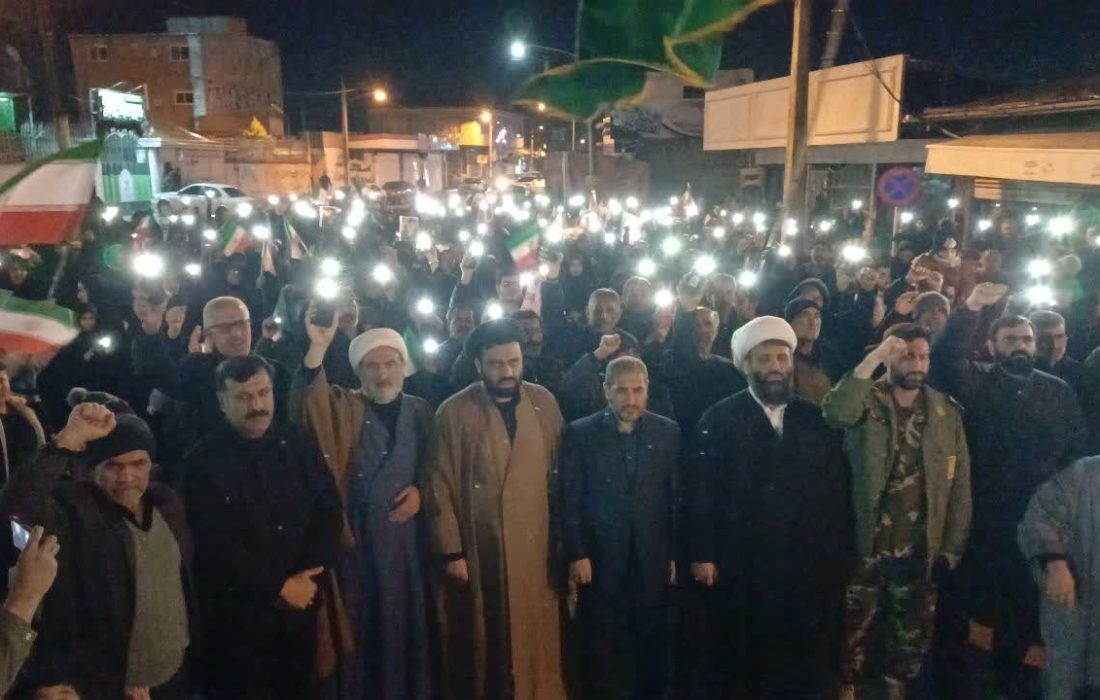 🌹حضور دشمن‌شکن مردم سیمرغ در شب تجمع خون خواهی رهبر شهید